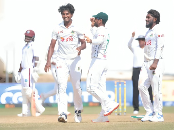 বাংলাদেশের টেস্ট ক্রিকেটে ইনিংসে সর্বোচ্চ পাঁচ উইকেট